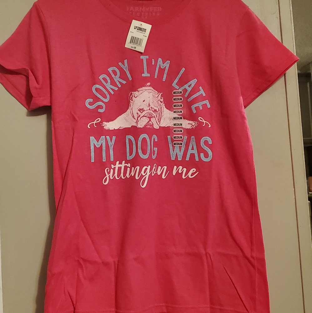 "Sorry im late my dog was sitting on me" dog t-shirt